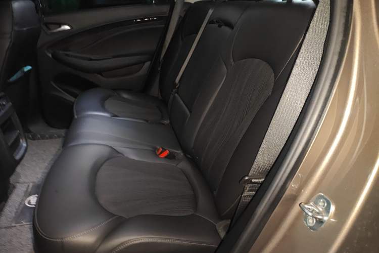 Used Buick Envision 2019 20T Two-Wheel Drive Leading Version China V Standard Left Rear Seat