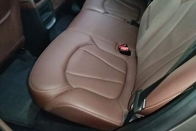 Used Buick Envision 2019 20T Two-Wheel Drive Luxury Version China VI Standard Left Rear Seat