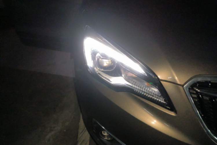 Used Buick Envision 2019 28T Four-Wheel Drive Elite Version China VI Standard Right Front Headlight