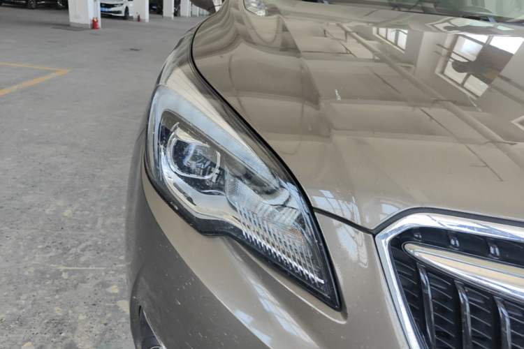 Used Buick Envision 2019 28T 4x4 Elite Version China V Standard Right Front Headlight