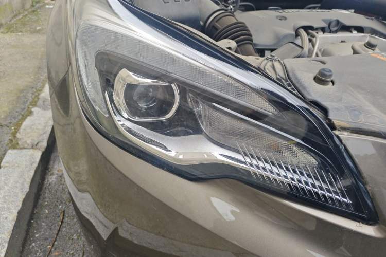 Used Buick Envision 2019 28T Four-Wheel Drive Elite Version China VI Standard Right Front Headlight