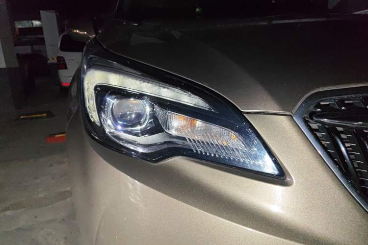 Used Buick Envision 2019 28T 4x4 Elite Version China V Standard Right Front Headlight