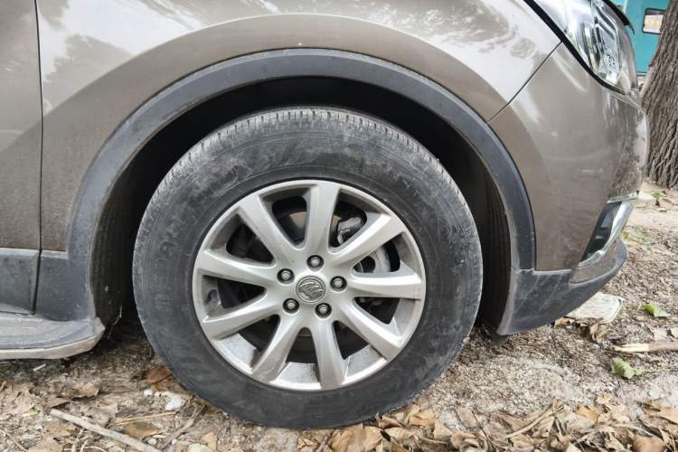 Used Buick Envision 2019 20T Two-Wheel Drive Leading Model China VI Standard Right Front Wheel Hub