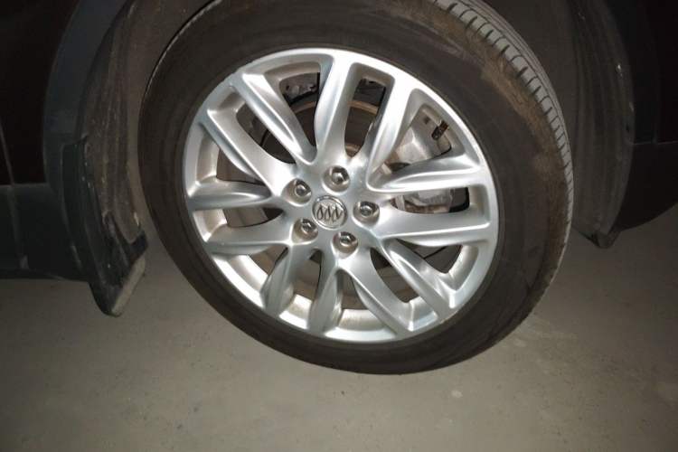 Used Buick Envision 2019 28T Four-Wheel Drive Luxury Version China V Standard Right Front Wheel Hub