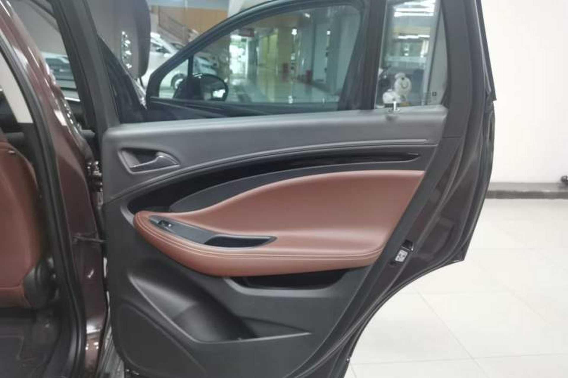 Used Buick Envision 2019 28T 4x4 Elite Version China V Standard Right Rear Door Interior