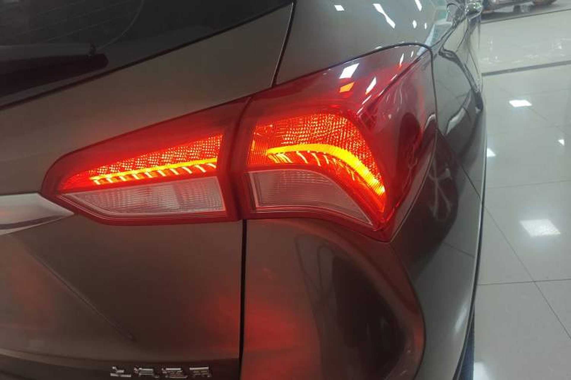 Used Buick Envision 2019 28T Four-Wheel Drive Elite Version China VI Standard Right Rear Taillight