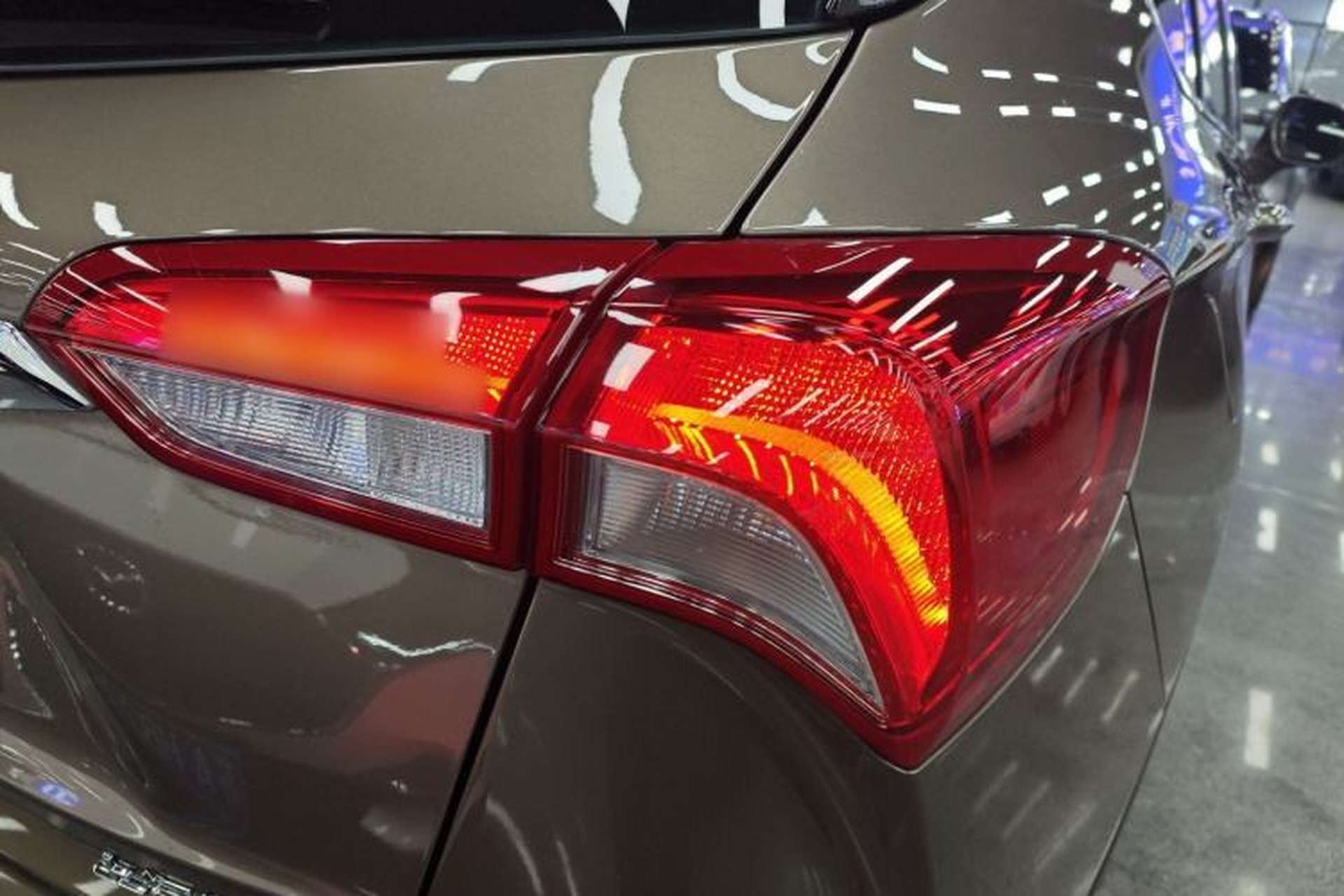 Used Buick Envision 2019 28T 4x4 Elite Version China V Standard Right Rear Taillight