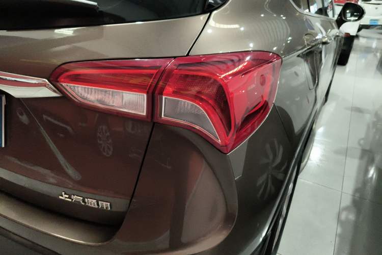 Used Buick Envision 2019 20T Two-Wheel Drive Luxury Version China VI Standard Right Rear Taillight