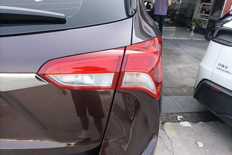 Used Buick Envision 2019 20T Two-Wheel Drive Luxury Version China VI Standard Right Rear Taillight