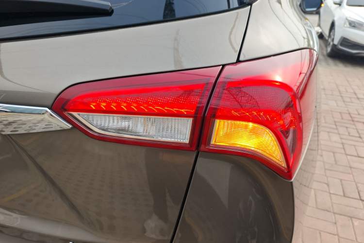 Used Buick Envision 2019 20T Two-Wheel Drive Elite Version China VI Standard Right Rear Taillight