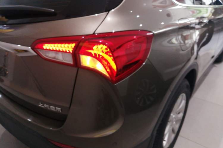 Used Buick Envision 2019 20T Two-Wheel Drive Luxury Version China VI Standard Right Rear Taillight