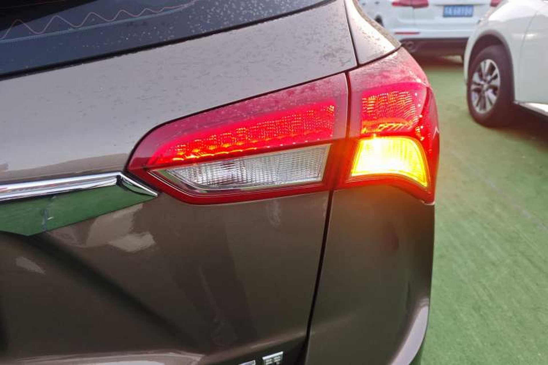 Used Buick Envision 2019 20T Two-Wheel Drive Luxury Version China VI Standard Right Rear Taillight