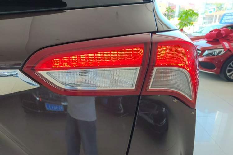 Used Buick Envision 2019 20T Two-Wheel Drive Luxury Version China V Standard Right Rear Taillight