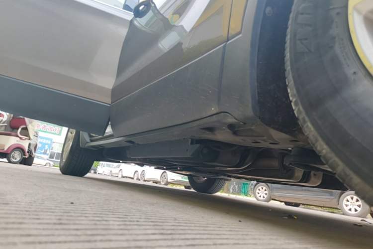 Used Buick Envision 2019 20T Two-Wheel Drive Luxury Version China VI Standard Right Side Sill
