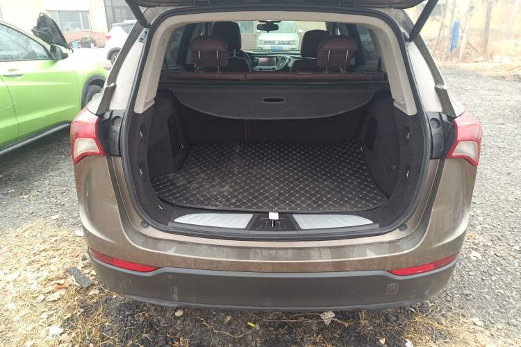 Used Buick Envision 2019 20T Two-Wheel Drive Luxury Version China V Standard Trunk