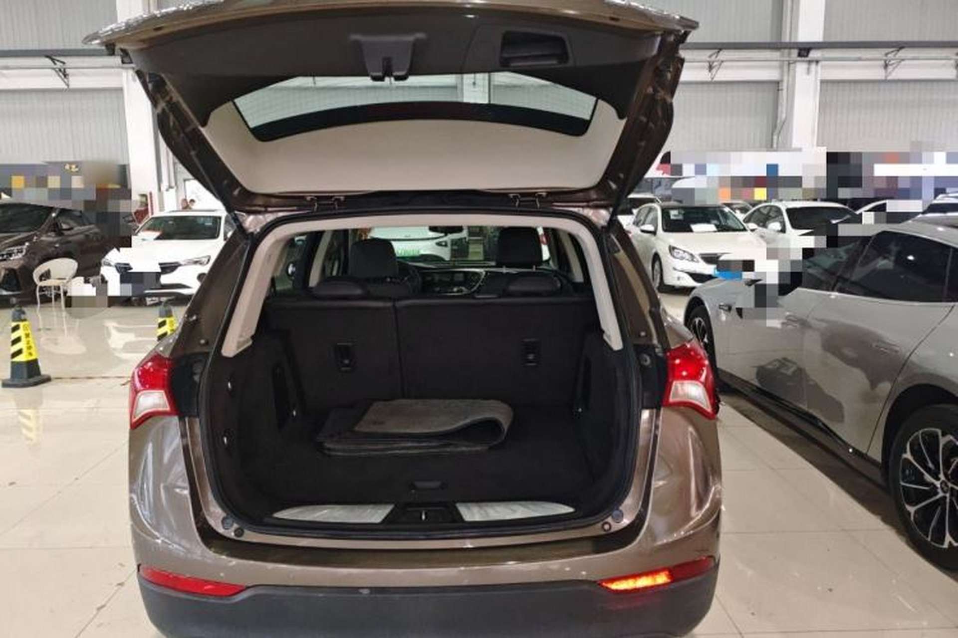 Used Buick Envision 2019 20T Two-Wheel Drive Leading Version China V Standard Trunk