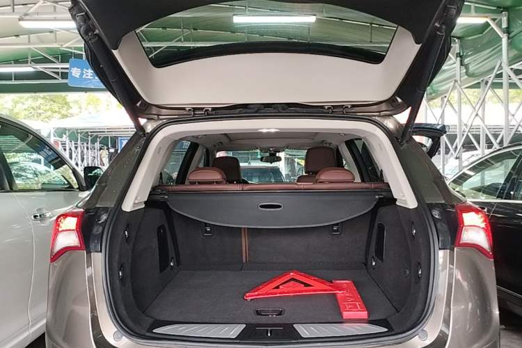 Used Buick Envision 2019 20T Two-Wheel Drive Luxury Version China VI Standard Trunk