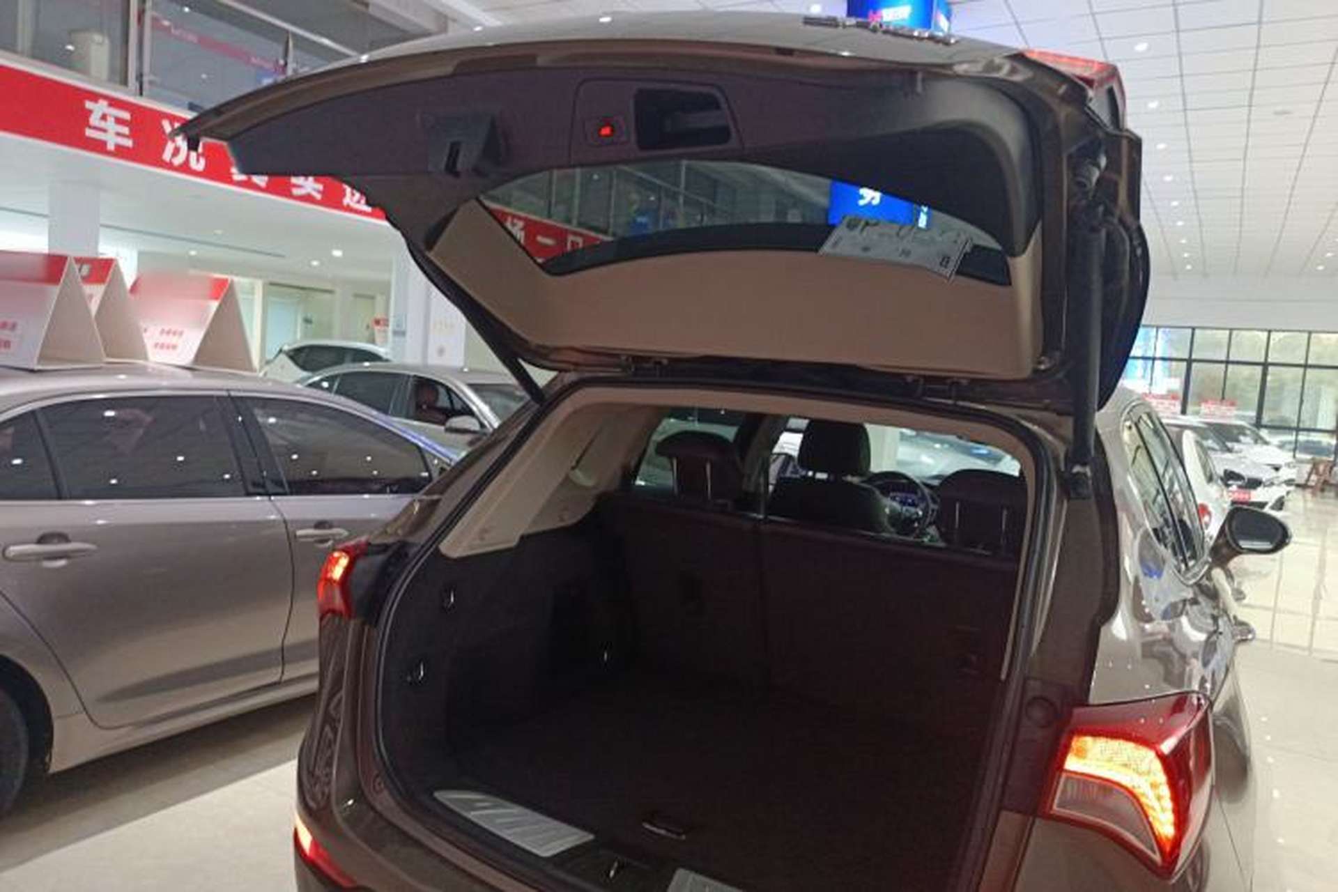 Used Buick Envision 2019 20T Two-Wheel Drive Elite Version China VI Standard Trunk