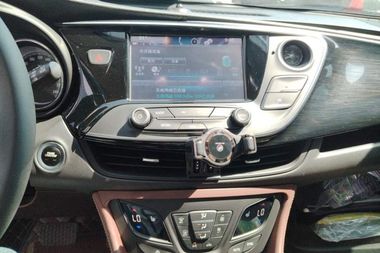 Used Buick Envision 2019 28T Four-Wheel Drive Elite Version China VI Standard Audio And AC Panel