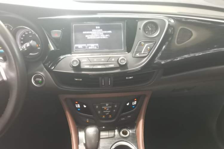 Used Buick Envision 2019 20T Two-Wheel Drive Luxury Version China V Standard Audio And AC Panel