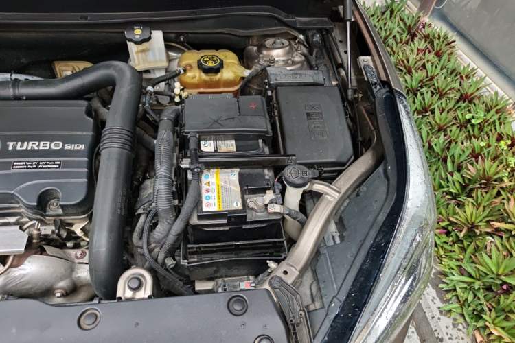 Used Buick Envision 2019 20T Two-Wheel Drive Elite Version China VI Standard Engine Bay Left