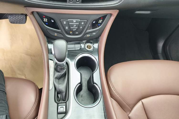 Used Buick Envision 2019 20T Two-Wheel Drive Luxury Version China VI Standard Gear Lever
