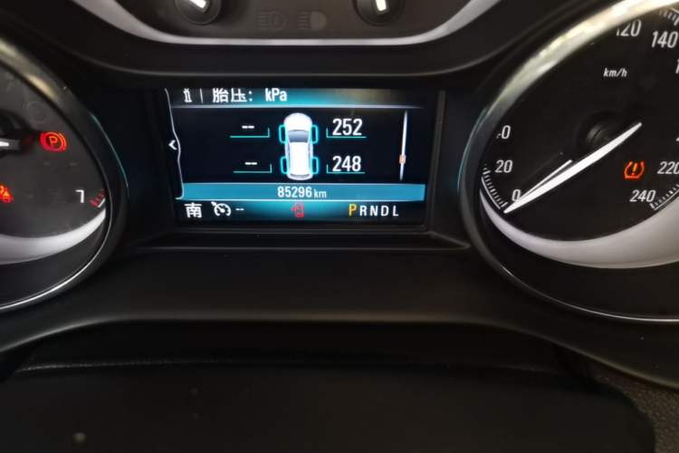 Used Buick Envision 2019 20T Two-Wheel Drive Luxury Version China V Standard Odometer Close Up