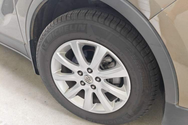 Used Buick Envision 2019 20T Two-Wheel Drive Elite Version China V Standard Right Front Wheel Hub