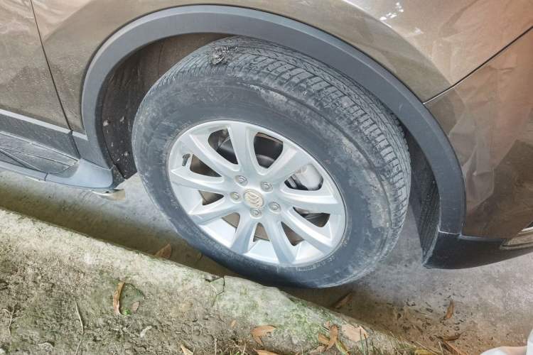 Used Buick Envision 2019 20T Two-Wheel Drive Elite Version China V Standard Right Front Wheel Hub