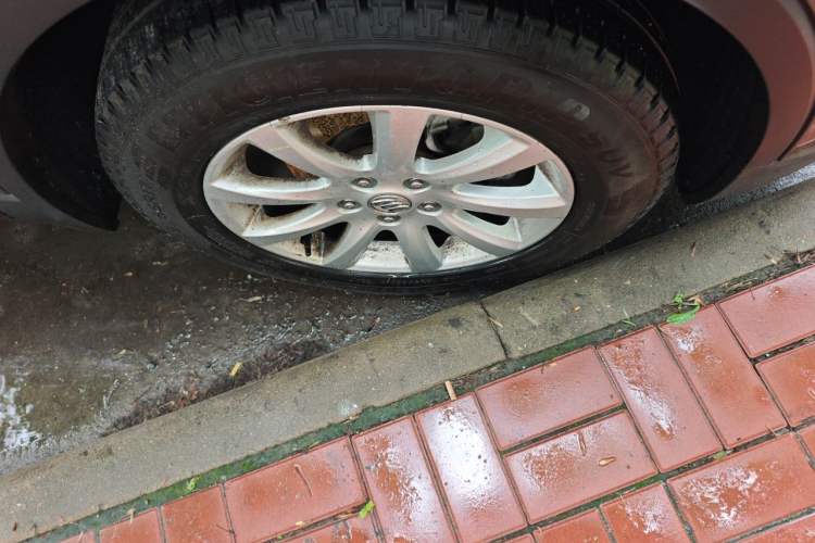 Used Buick Envision 2019 20T Two-Wheel Drive Luxury Version China V Standard Right Front Wheel Hub