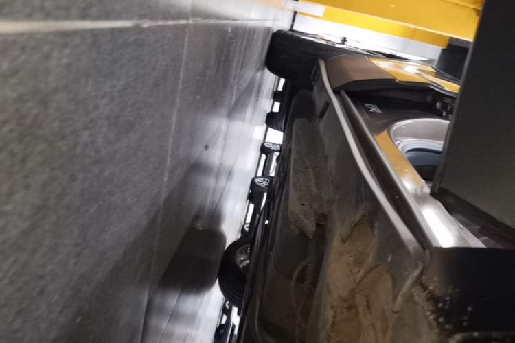 Used Buick Envision 2019 28T 4x4 Luxury Model China VI Standard Right Side Sill