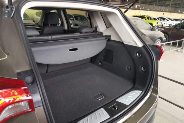 Used Buick Envision 2019 20T Two-Wheel Drive Elite Version China VI Standard Trunk