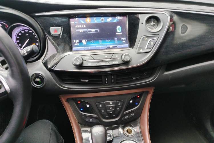 Used Buick Envision 2019 20T Two-Wheel Drive Luxury Version China V Standard Audio And AC Panel