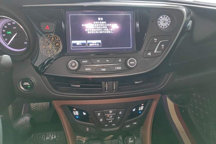 Used Buick Envision 2019 20T Two-Wheel Drive Luxury Version China VI Standard Audio And AC Panel