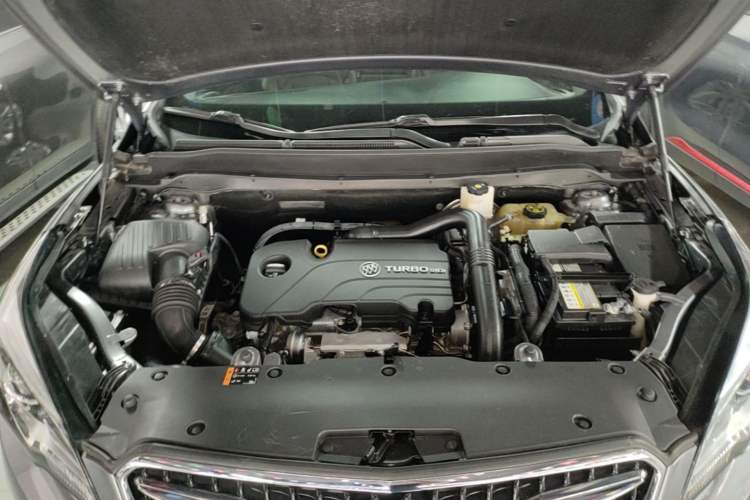 Used Buick Envision 2019 20T Two-Wheel Drive Luxury Version China VI Standard Engine Bay