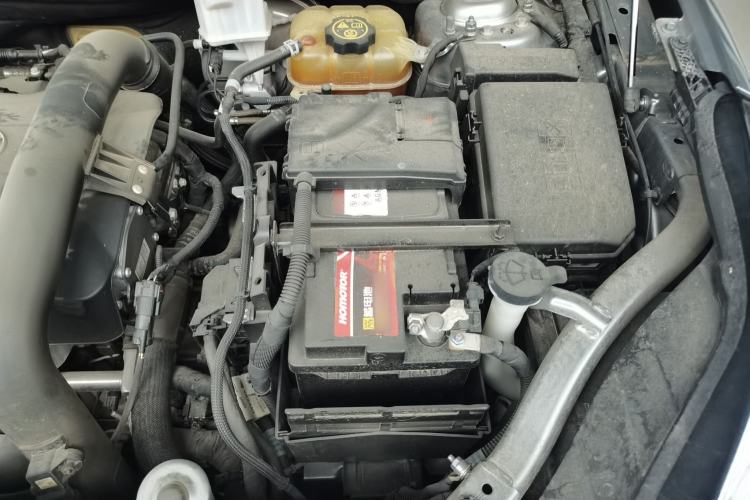 Used Buick Envision 2019 28T 4x4 Luxury Model China VI Standard Engine Bay Left