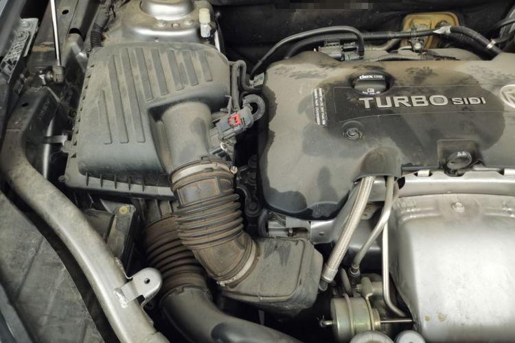 Used Buick Envision 2019 28T 4x4 Luxury Model China VI Standard Engine Bay Right