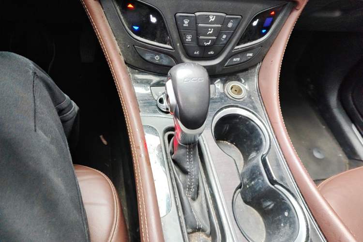 Used Buick Envision 2019 20T Two-Wheel Drive Luxury Version China V Standard Gear Lever