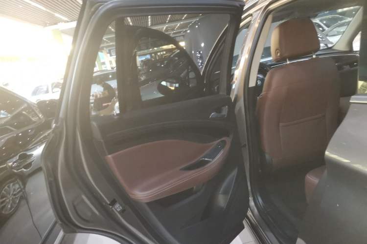 Used Buick Envision 2019 28T Four-Wheel Drive Elite Version China VI Standard Left Rear Door Interior