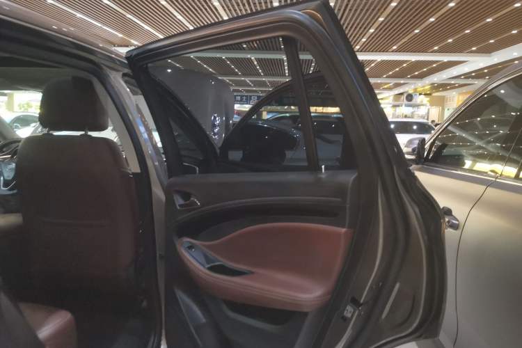 Used Buick Envision 2019 28T Four-Wheel Drive Elite Version China VI Standard Right Rear Door Interior