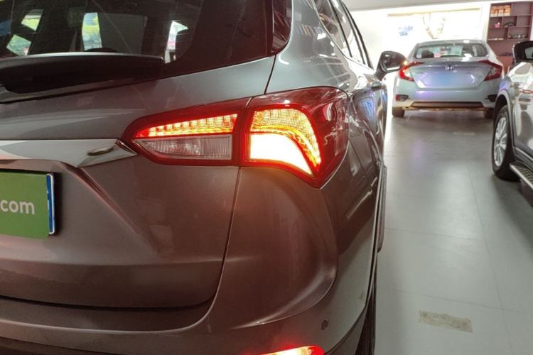 Used Buick Envision 2019 20T Two-Wheel Drive Luxury Version China VI Standard Right Rear Taillight