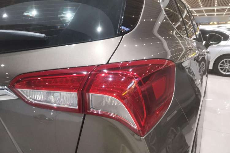 Used Buick Envision 2019 28T Four-Wheel Drive Elite Version China VI Standard Right Rear Taillight