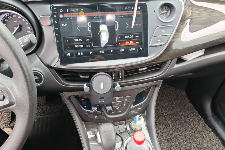 Used Buick Envision 2019 20T Two-Wheel Drive Leading Model China VI Standard Audio And AC Panel