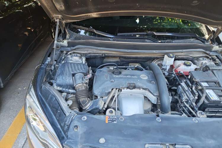 Used Buick Envision 2019 28T 4x4 Luxury Model China VI Standard Engine Bay Right