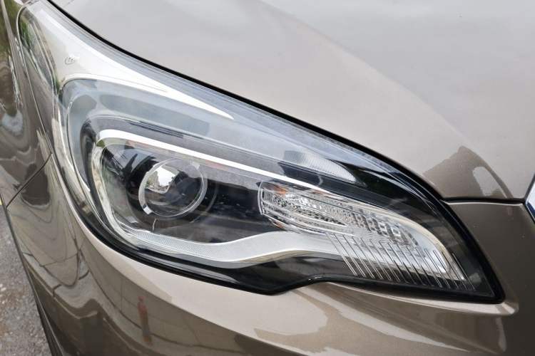 Used Buick Envision 2019 20T Two-Wheel Drive Leading Model China VI Standard Right Front Headlight