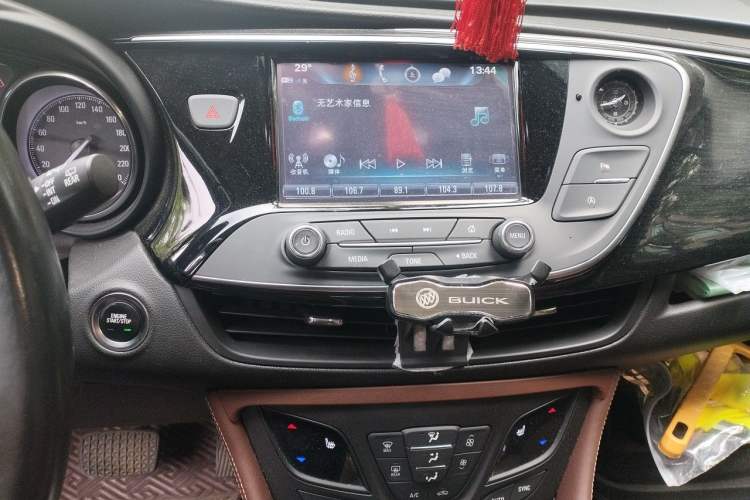 Used Buick Envision 2019 28T Four-Wheel Drive Elite Version China VI Standard Audio And AC Panel