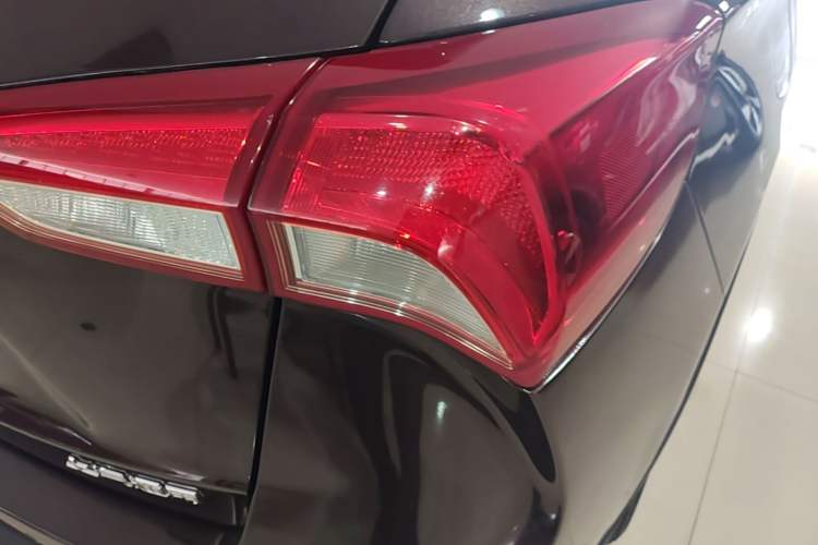 Used Buick Envision 2019 20T Two-Wheel Drive Elite Version China VI Standard Right Rear Taillight