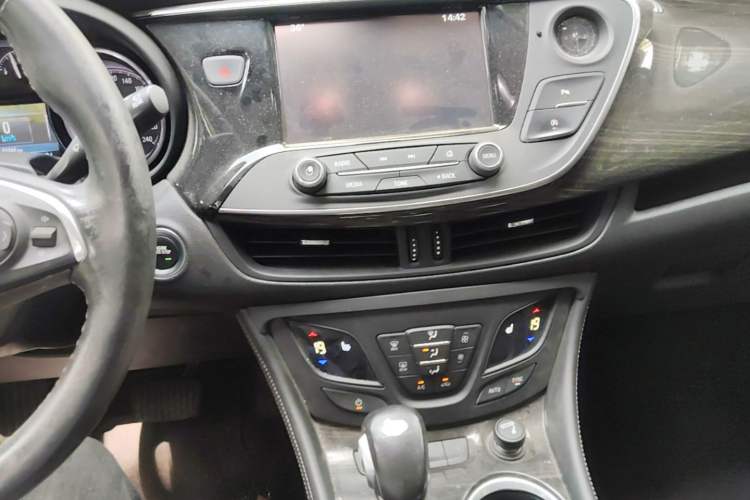 Used Buick Envision 2019 20T Two-Wheel Drive Elite Version China V Standard Audio And AC Panel