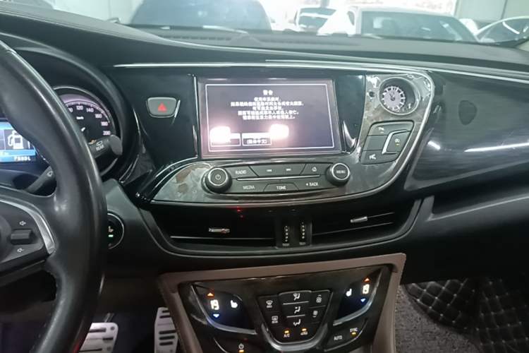 Used Buick Envision 2019 20T Two-Wheel Drive Luxury Version China VI Standard Audio And AC Panel