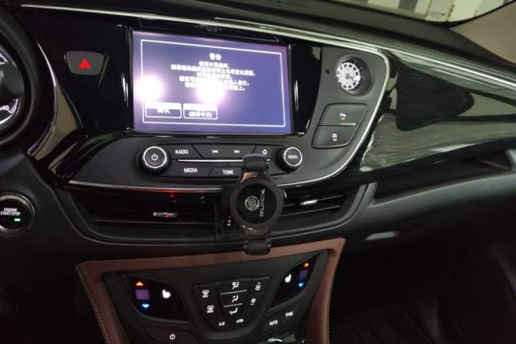 Used Buick Envision 2019 28T 4x4 Elite Version China V Standard Audio And AC Panel